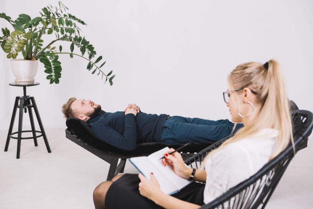 Diferença entre psicanálise e psicoterapia: entenda