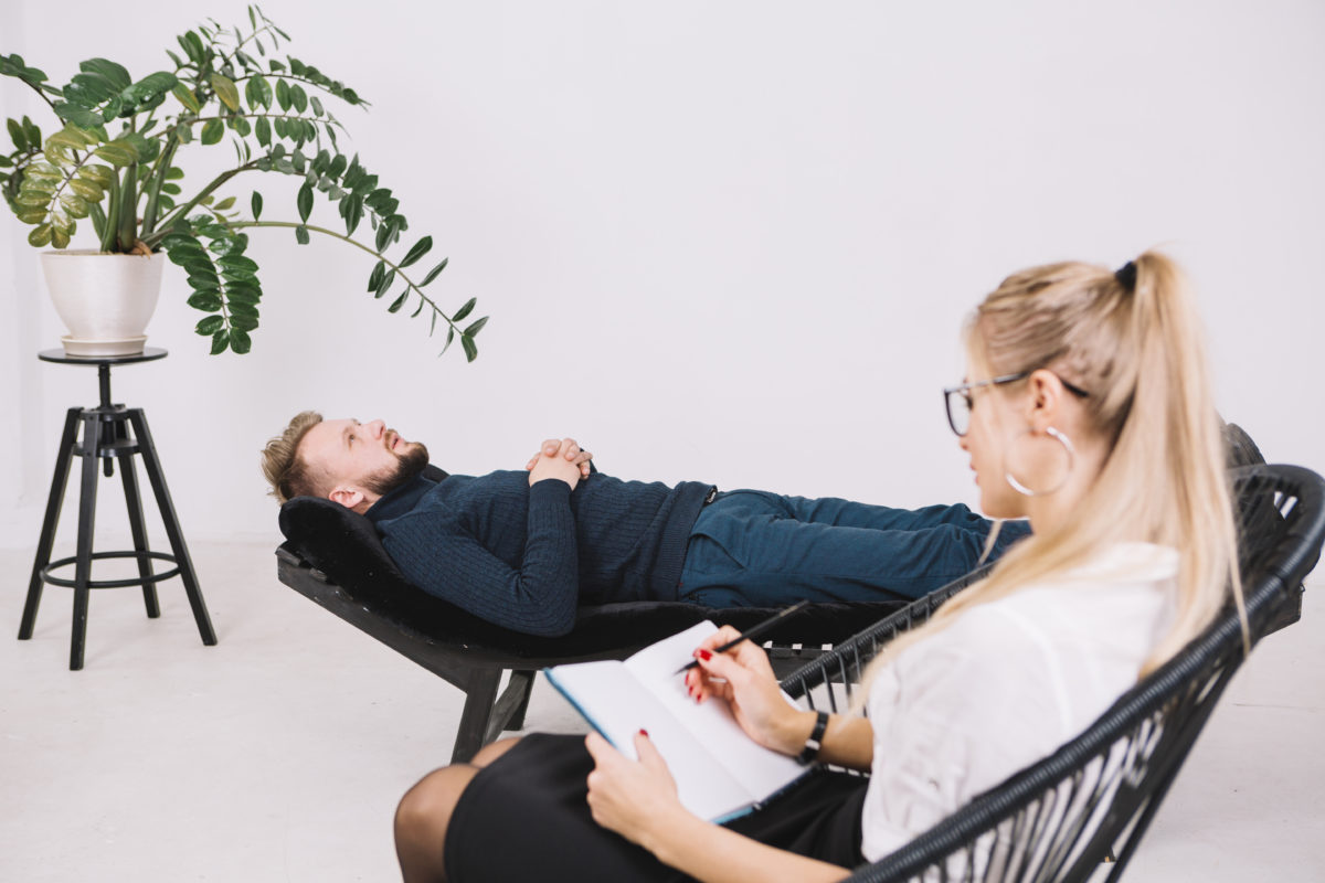 Diferença entre psicanálise e psicoterapia: entenda